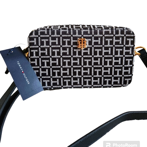 NWT Tommy Hilfiger Handbag - Picture 1 of 4